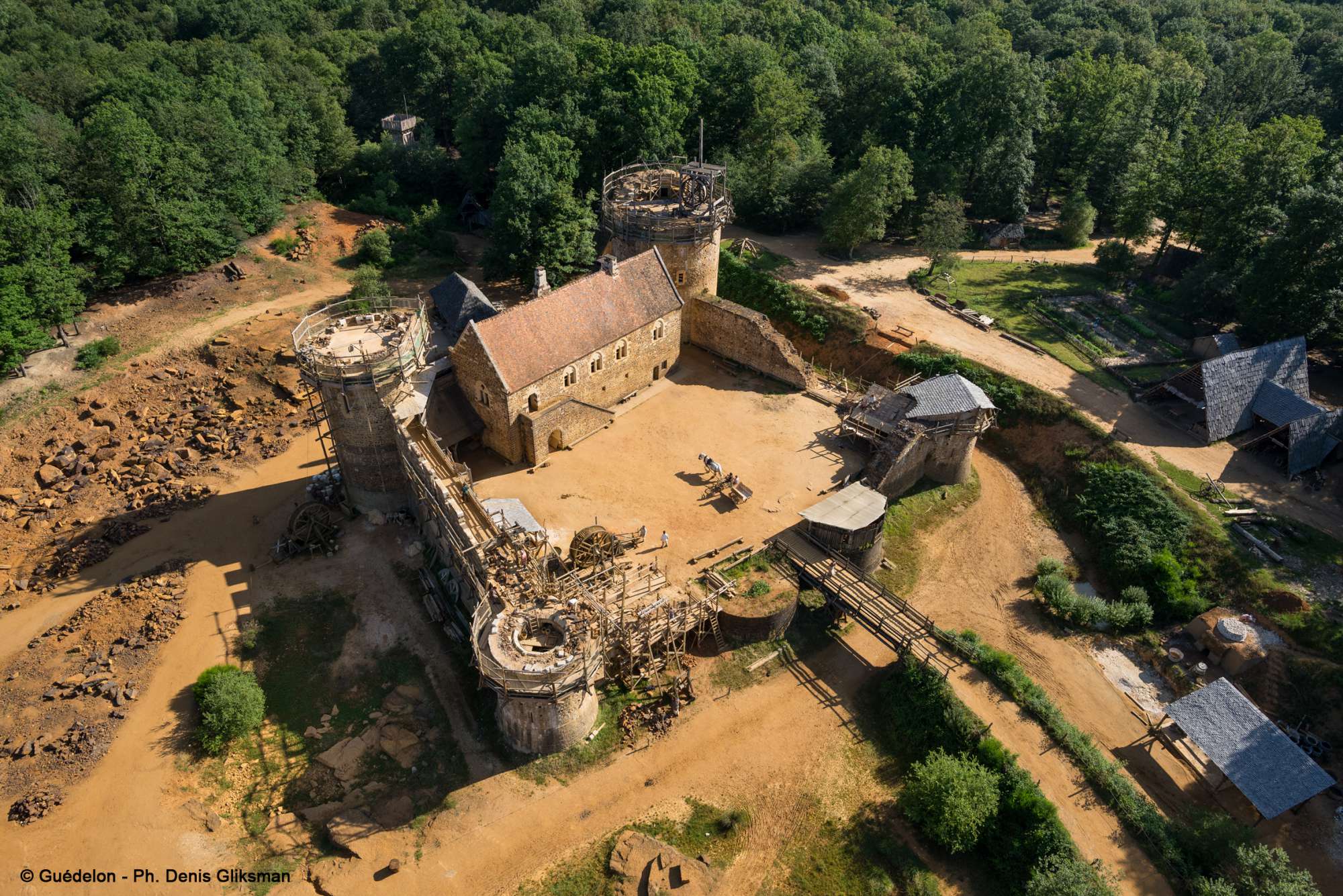 строительство замка геделон
